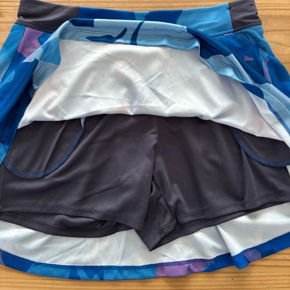 Callaway Women's Skort with Blue and Pink Pattern - Picture 10 of 11